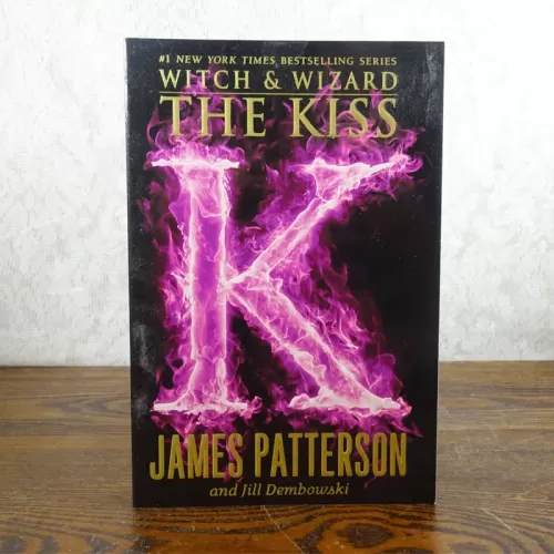 The Kiss by James Patterson Paperback Book: Front
