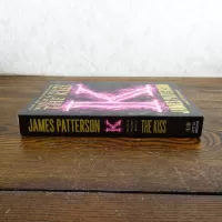 The Kiss by James Patterson Paperback Book: Spine - Click to enlarge