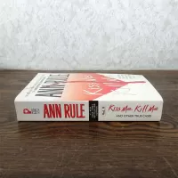 Kiss Me, Kill Me by Ann Rule Paperback Book with Photos: Spine - Click to enlarge