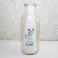 Cloverleaf Dairy Sandusky Ohio Vintage Quart Milk Bottle: Front