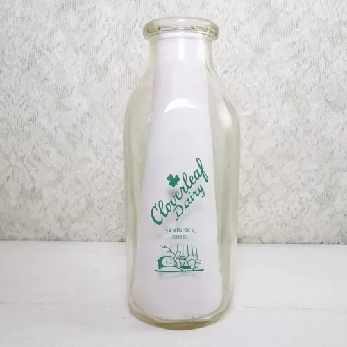 Cloverleaf Dairy Sandusky Ohio Vintage Quart Milk Bottle: Front