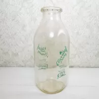Cloverleaf Dairy Sandusky Ohio Vintage Quart Milk Bottle: Right - Click to enlarge