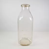 Land O Lakes Buttermilk Vintage 1950 Quart Dairy Bottle: Front - Click to enlarge