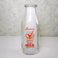 1960 Stuebers Wausau Wis Vintage ACL Quart Milk Bottle: Front - Click to enlarge