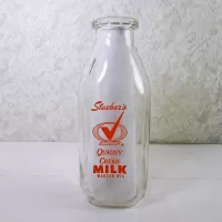 1960 Stuebers Wausau Wis Vintage ACL Quart Milk Bottle: Back - Click to enlarge