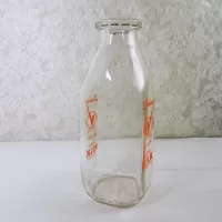 1960 Stuebers Wausau Wis Vintage ACL Quart Milk Bottle: Right - Click to enlarge
