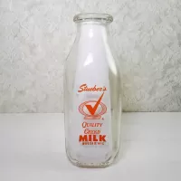 1961 Stuebers Wausau Wis Vintage ACL Quart Milk Bottle: Back - Click to enlarge
