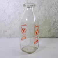 1961 Stuebers Wausau Wis Vintage ACL Quart Milk Bottle: Right - Click to enlarge