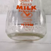 1961 Stuebers Wausau Wis Vintage ACL Quart Milk Bottle: One Quart - Click to enlarge