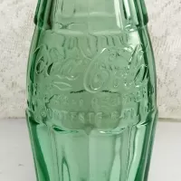 Peoria Illinois 6 fl. oz. empty no refill green glass hobbleskirt Coke bottle: Contents Closeup - Click to enlarge