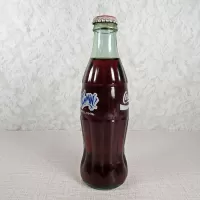 U of K Wildcats Vintage 8 oz. Full Coke Classic Bottle: Left - Click to enlarge