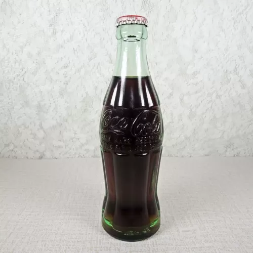 Tempe Arizona vintage 6 oz full hobbleskirt no refill Coke bottle. Red Coca Cola Classic cap: Front