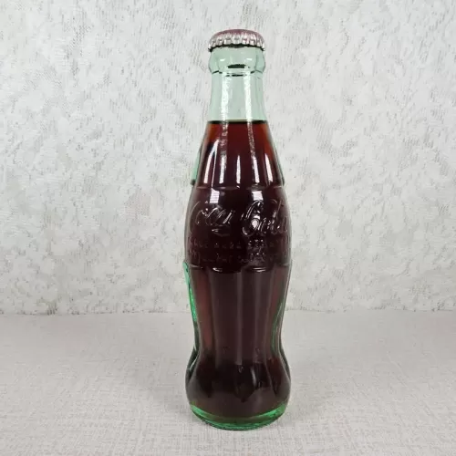 Minneapolis Minnesota Vintage 8 oz. Full Coke Bottle: Front
