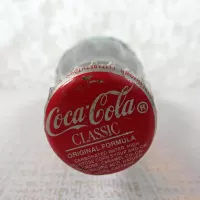 Akron Ohio Vintage 8 oz. Full Coke Bottle: Top - Click to enlarge