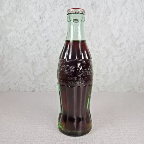 Dallas Texas Vintage 6 oz. Full Coke Bottle: Front