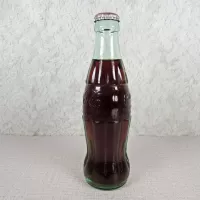 Seattle Washington Vintage 8 oz. Full Coke Bottle: Right - Click to enlarge