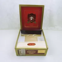 Troya X-tra Vintage Paper Covered Wood Cigar Box: Inside - Click to enlarge
