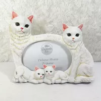 White cat and kittens fine detail polyresin photo frame. Holds one 6x4 picture: Front - Click to enlarge
