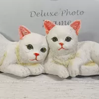 White cat and kittens fine detail polyresin photo frame. Holds one 6x4 picture: Both Kittens - Click to enlarge