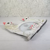 White cat and kittens fine detail polyresin photo frame. Holds one 6x4 picture: Flat - Click to enlarge