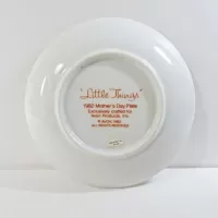 Avon 1982 Mothers Day Plate Titled Little Things: Bottom - Click to enlarge