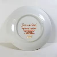 Avon 1983 Mothers Day Plate Titled Love is a Song: Back - Click to enlarge