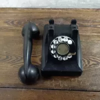 1940s Vintage Bell Western Electric F1 Black Rotary Phone: Top - Click to enlarge