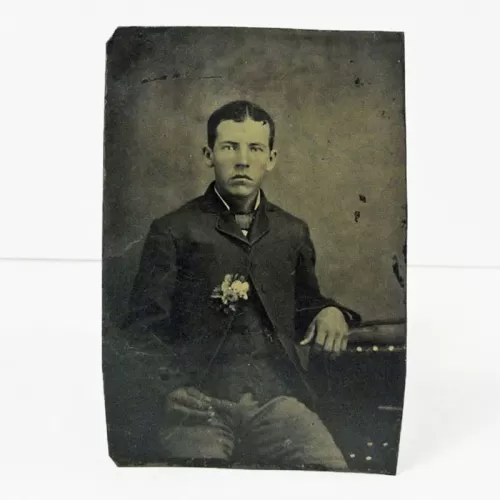 Antique Tintype Photo Sitting Man Boutonniere Dark Hand: Front